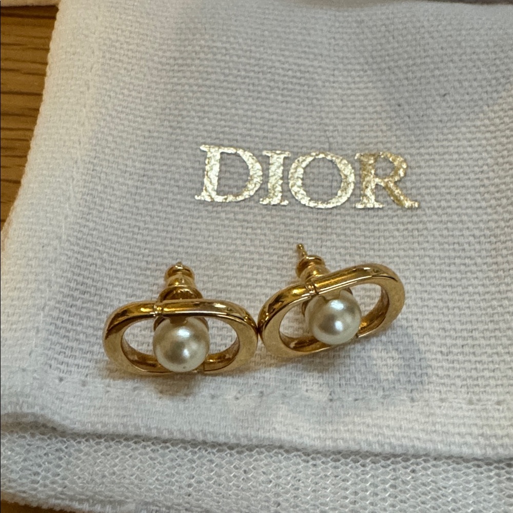 Dior CD Jolie stud earrings in medium